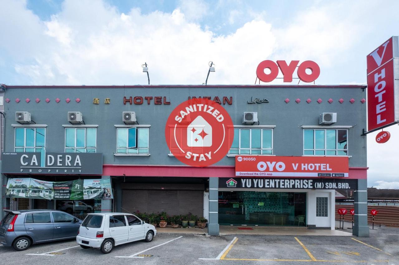 Oyo 90050 V Hotel トゥルッ・インタン エクステリア 写真