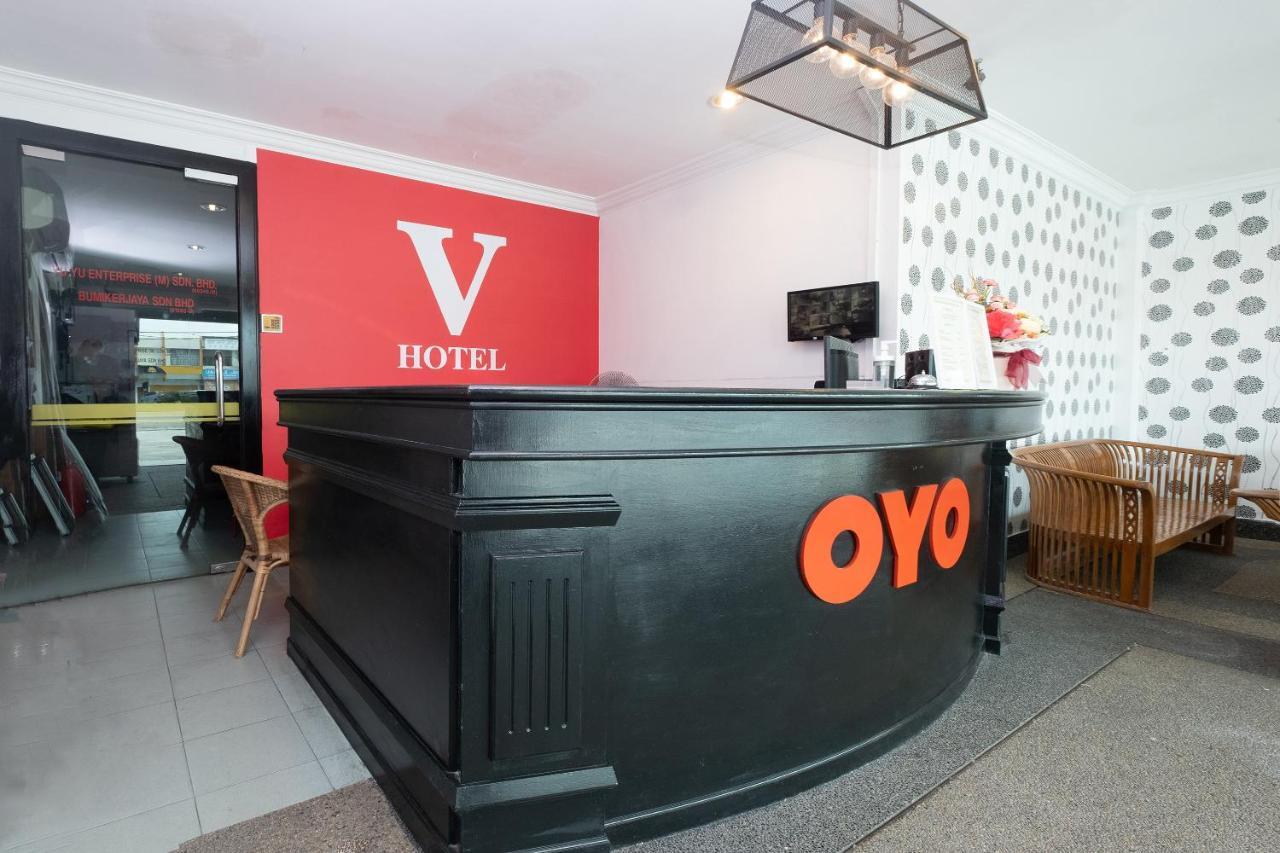 Oyo 90050 V Hotel トゥルッ・インタン エクステリア 写真