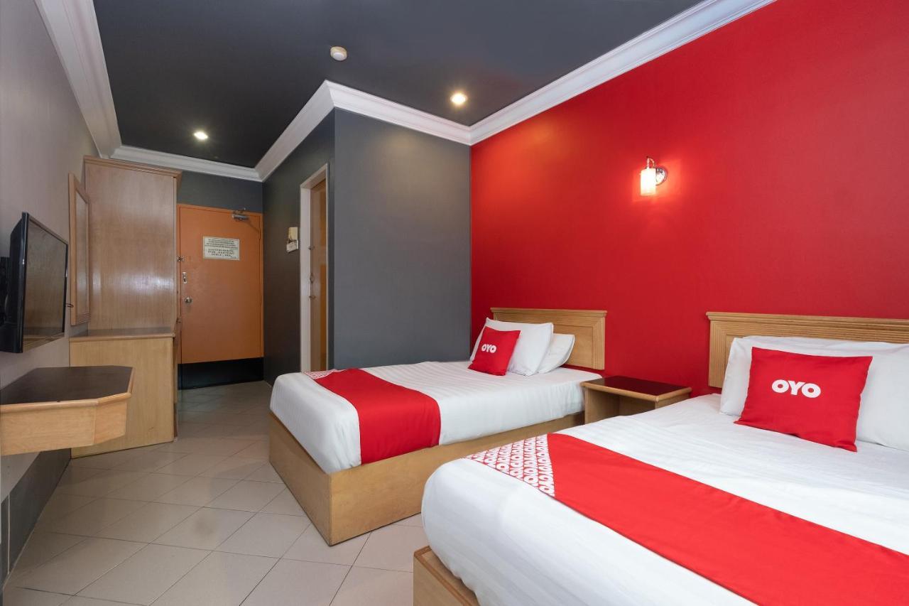 Oyo 90050 V Hotel トゥルッ・インタン エクステリア 写真