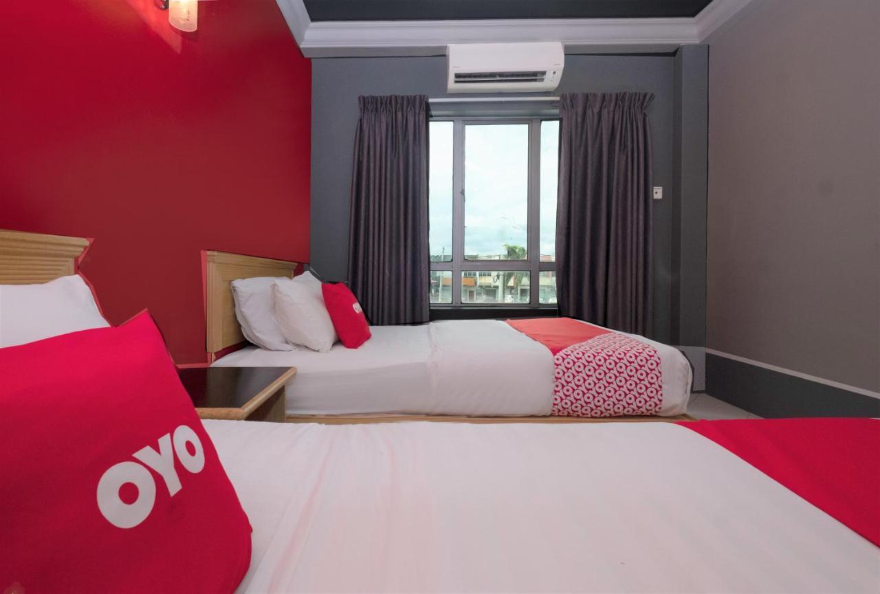 Oyo 90050 V Hotel トゥルッ・インタン エクステリア 写真