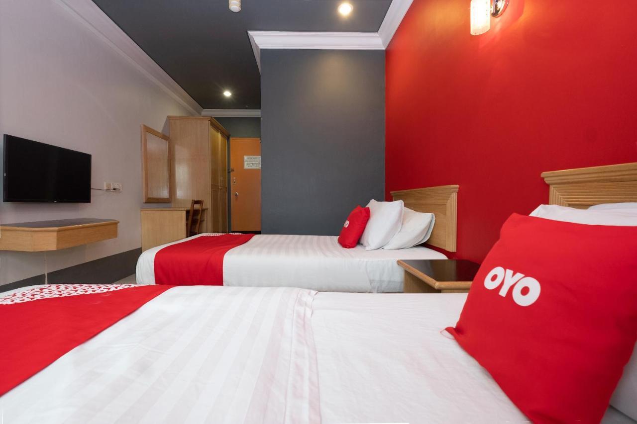 Oyo 90050 V Hotel トゥルッ・インタン エクステリア 写真