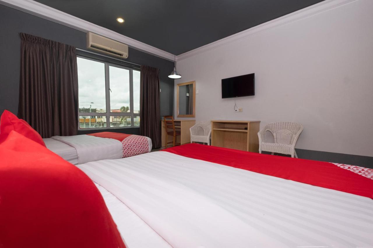 Oyo 90050 V Hotel トゥルッ・インタン エクステリア 写真
