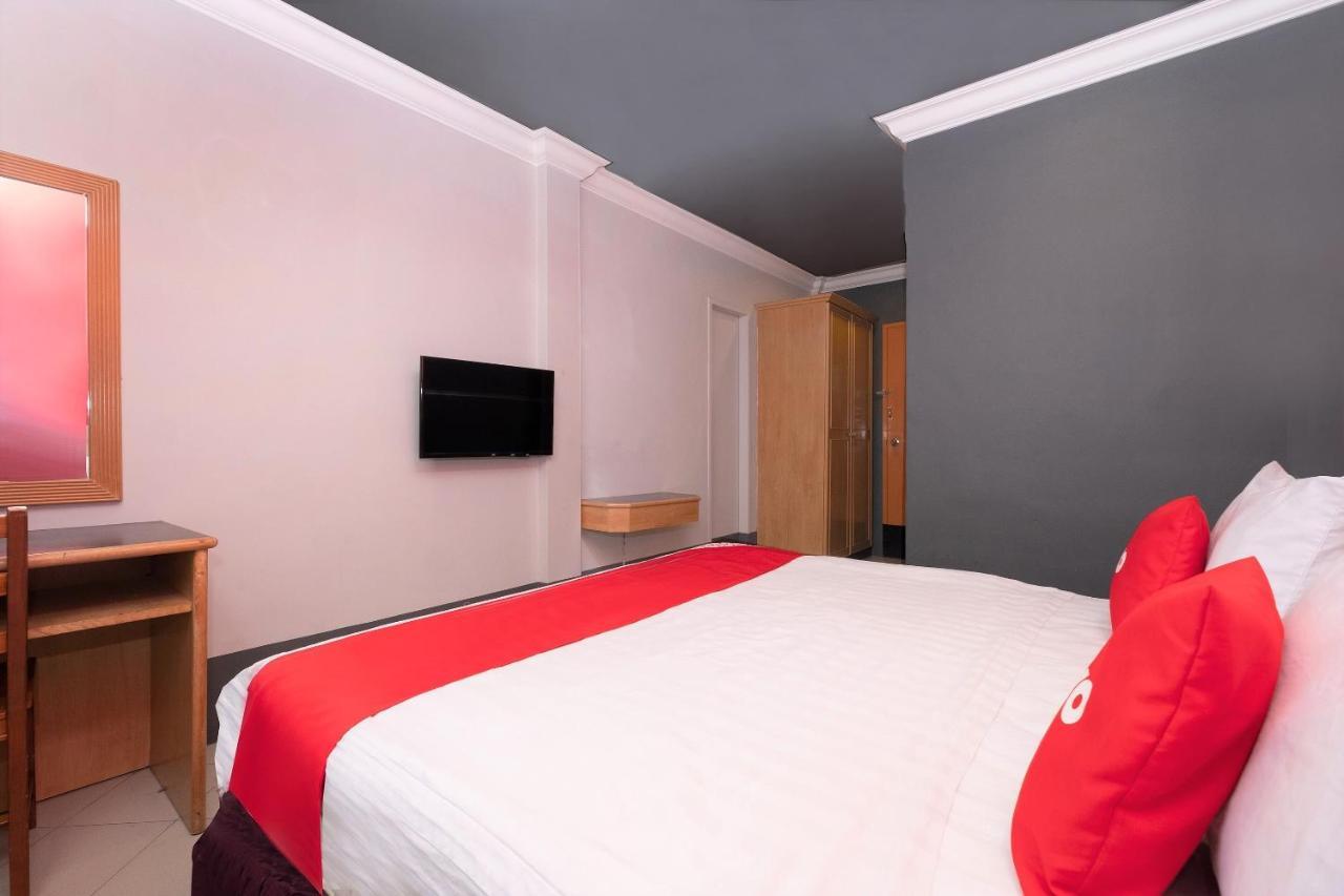Oyo 90050 V Hotel トゥルッ・インタン エクステリア 写真